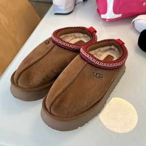 UGG Women’s Tazz Suede Slippers in Chestnut